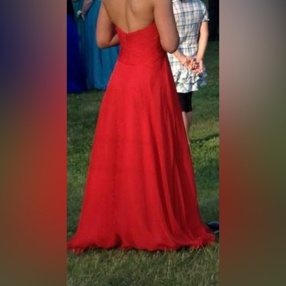 Elegant Red Strapless Evening Gown B'DAZZLE BY ALYCE size 0 - Picture 4 of 12